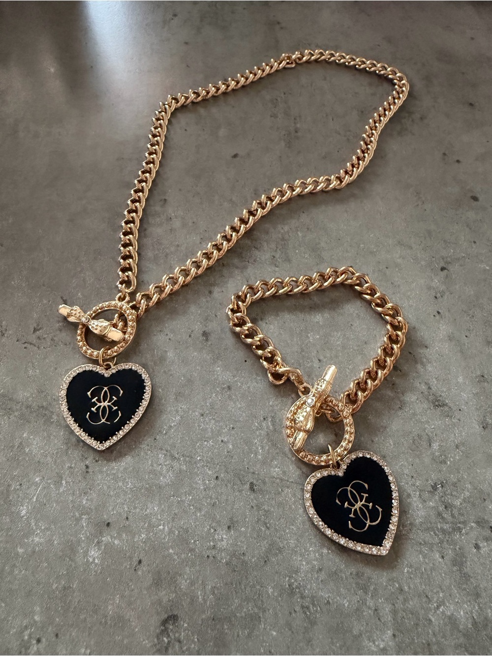 Guess Gold-Tone Chain Necklace and Bracelet Set with Black Heart Pendants
